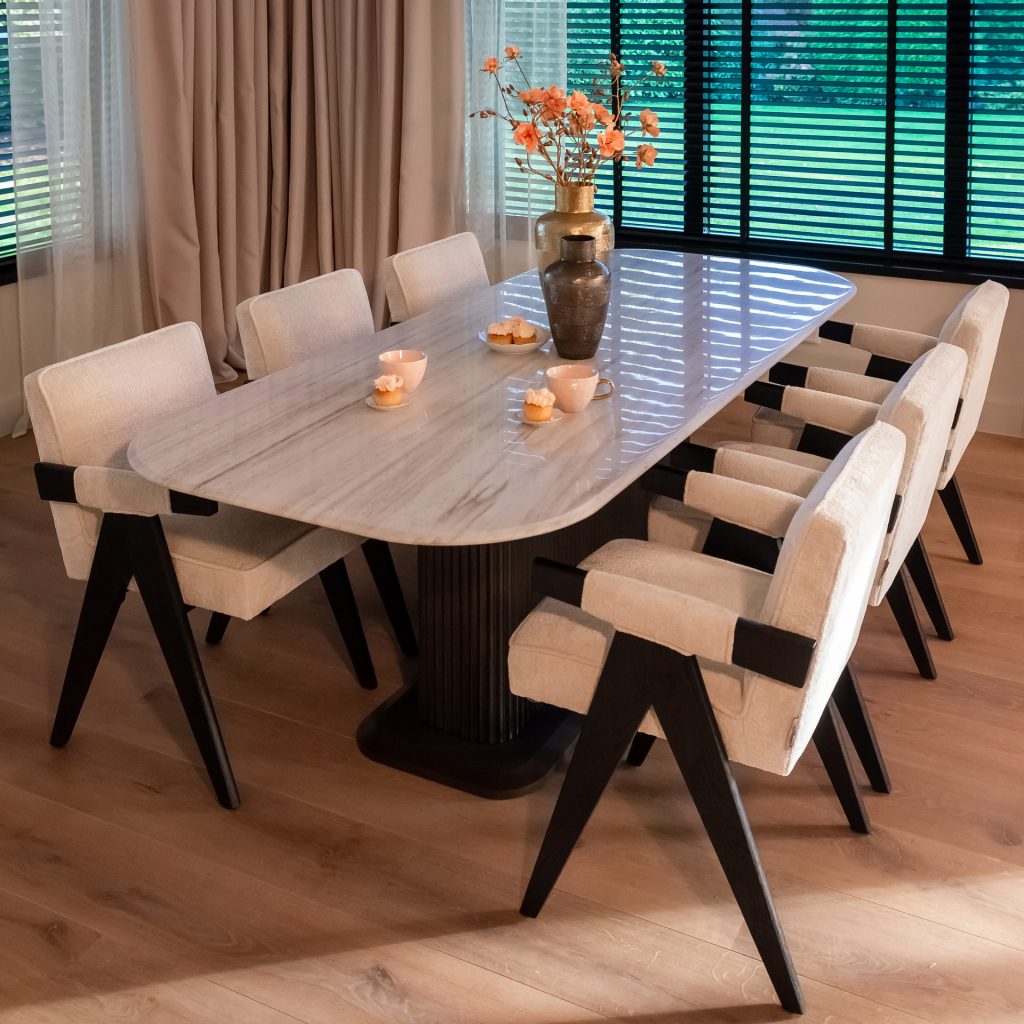 Salle à manger haut de gamme à Paris : choisir sa table, ses chaises et créer une pièce de réception élégante